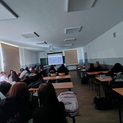 Lekcja z ekonomią – interdyscyplinarna edukacja o cyberbezpieczeństwie